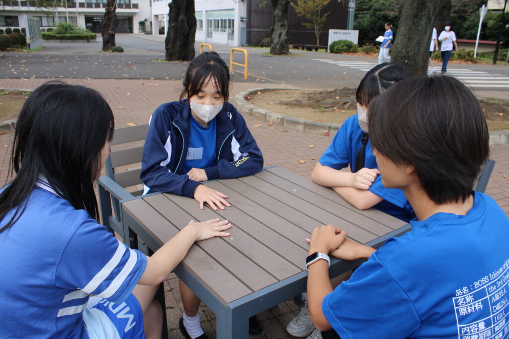 一緒に遊ぶ姿も